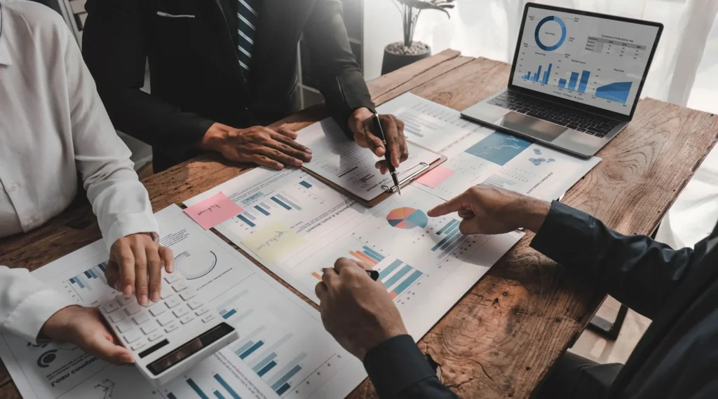 Prozessberatung - Auswahl mehrerer Diagramme auf einem Tisch