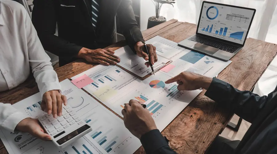 Prozessberatung - Auswahl mehrerer Diagramme auf einem Tisch